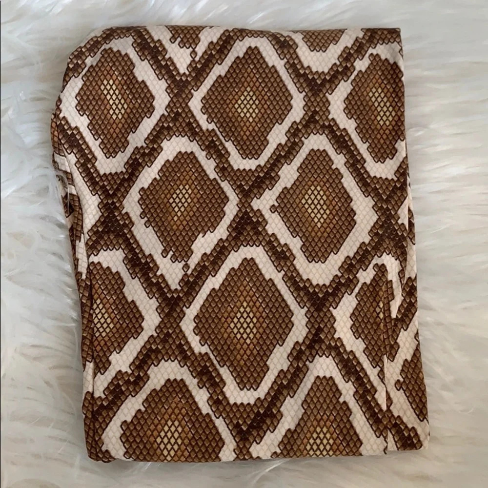 New!! Lularoe snakeskin print Leggings Tween